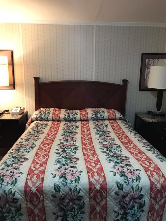 Royale Coach Motor Lodge Hampton Bagian luar foto