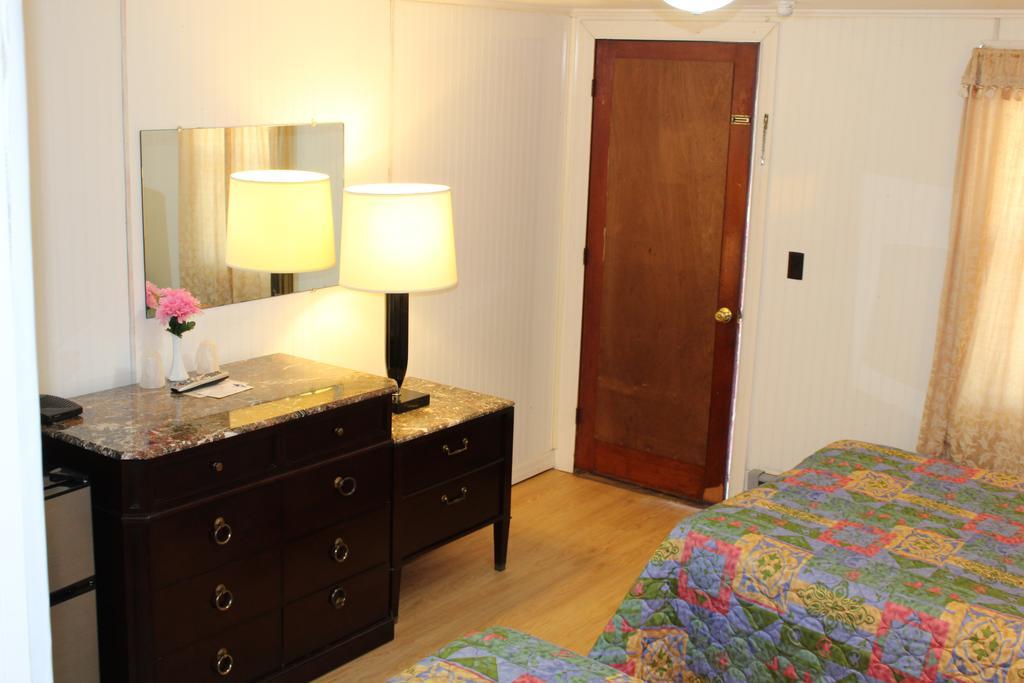 Royale Coach Motor Lodge Hampton Bagian luar foto