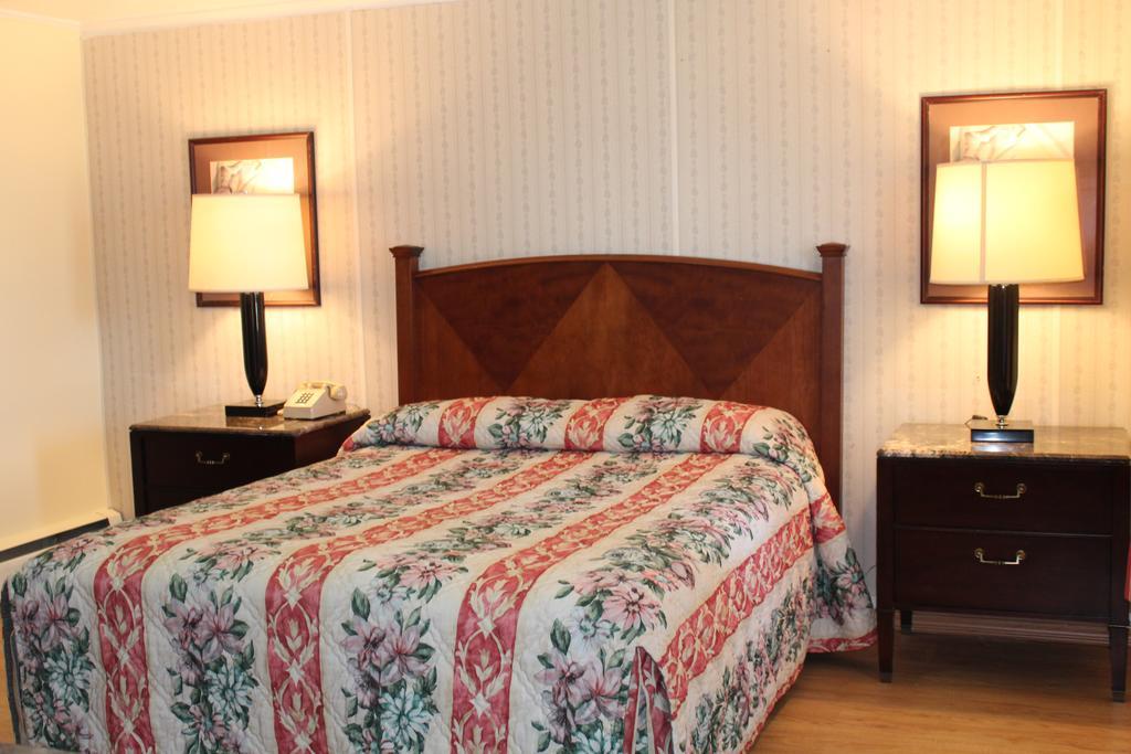 Royale Coach Motor Lodge Hampton Bagian luar foto